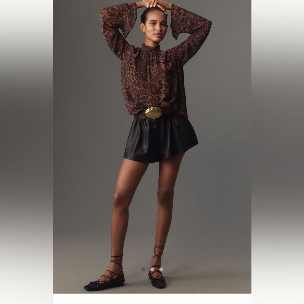 NWT new medium Anthropologie Somerset faux leather shorts black skirty smocked